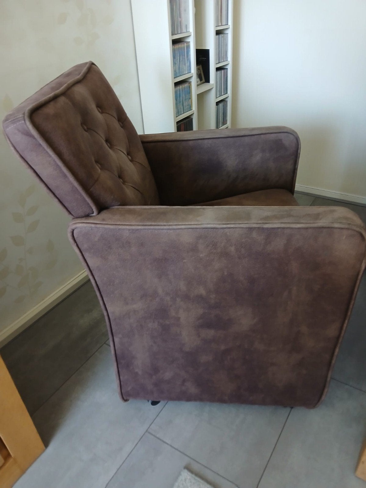4 Comfortabele bruine fauteuil met knopen en wieltjes, Huis en Inrichting, Stoelen, Ophalen, Gebruikt, Klassiek, Comfortabel, Bruin