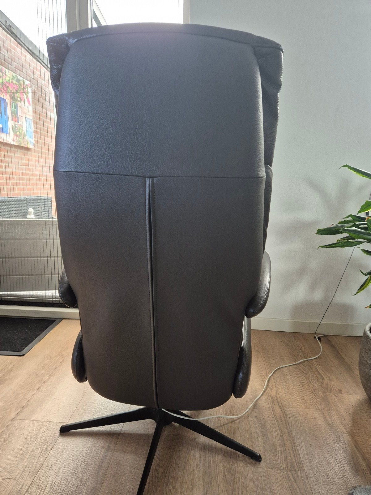 Foto 4 van Donkerbruine relaxfauteuil - Comfortabel en stijlvol