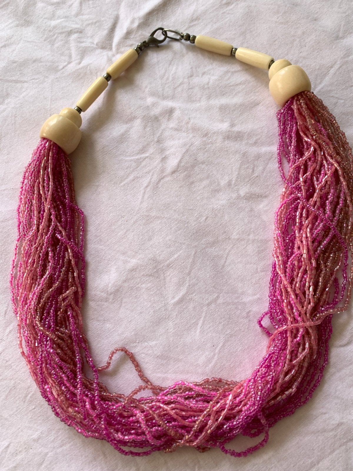 Prachtige rosé/fuchsia kralen ketting met benen sluiting, Sieraden, Tassen en Uiterlijk, Ophalen of Verzenden, Gebruikt, Roze