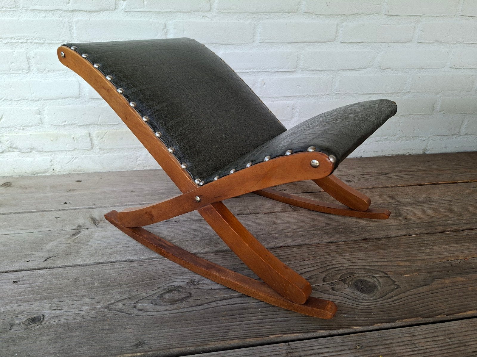 Vintage retro voetenbankje, schommel voetenbankje jaren 60., Huis en Inrichting, Banken | Voetenbanken en Poefen, Minder dan 50 cm