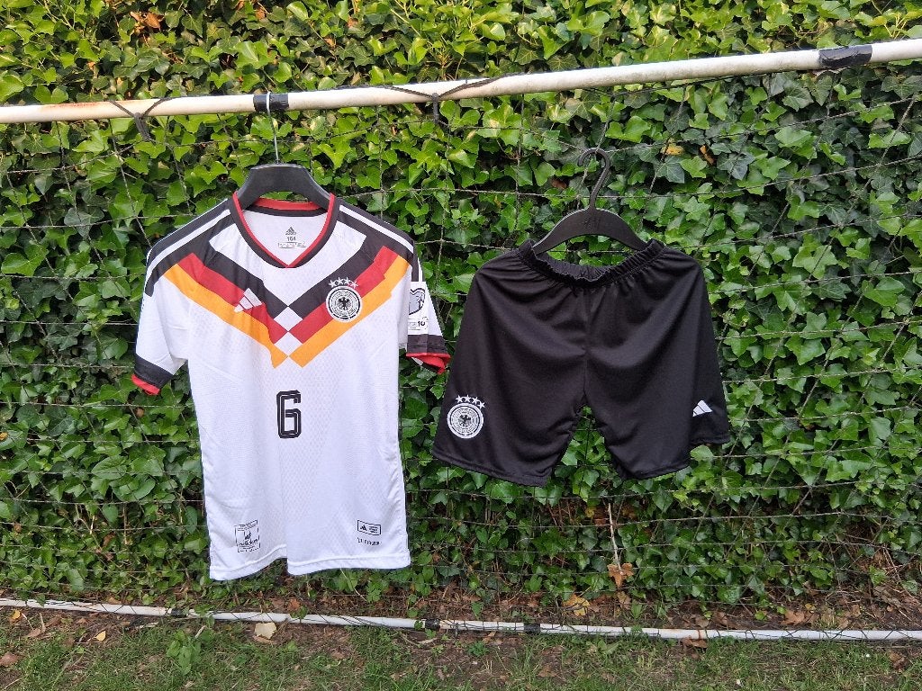 Deutschland voetbaltenue wk-2026/Nieuw/164, Sport en Fitness, Voetbal, Maat XS of kleiner, Ophalen of Verzenden, Nieuw, Set