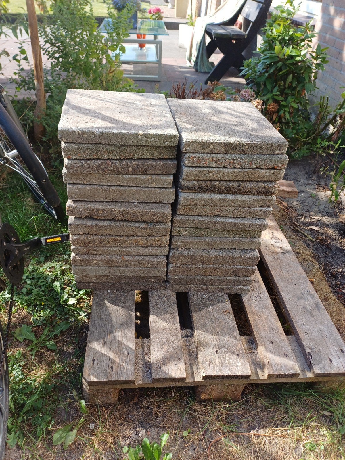 Betontegels 30x30 - 32 stuks gratis af te halen!, Ophalen