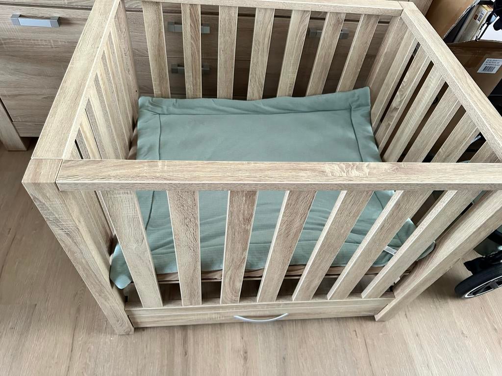 Houten box met lade zgan (zonder boxkleed), Kinderen en Baby's, Boxen, Ophalen, Zo goed als nieuw, Rechthoekig, In hoogte verstelbaar