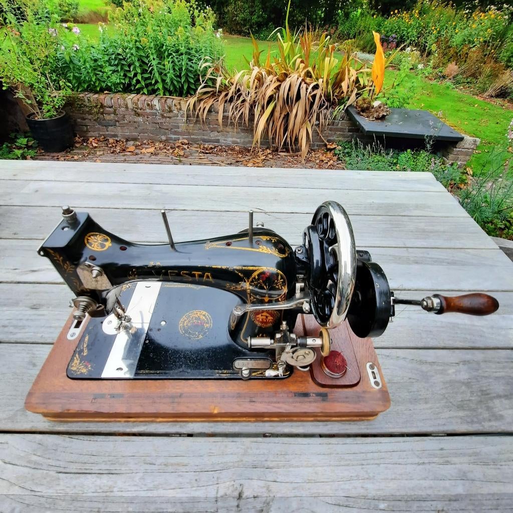 Antieke Frigga Naaimachine - Decoratief en Functioneel, Antiek en Kunst, Antiek | Naaimachines, Ophalen of Verzenden