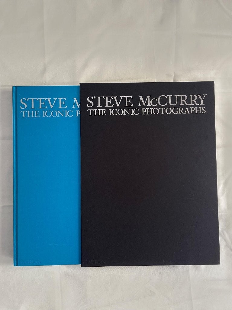 Steve McCurry - The Iconic Photographs + Signed Print, Boeken, Fotografen, Ophalen of Verzenden, Zo goed als nieuw, Steve McCurry