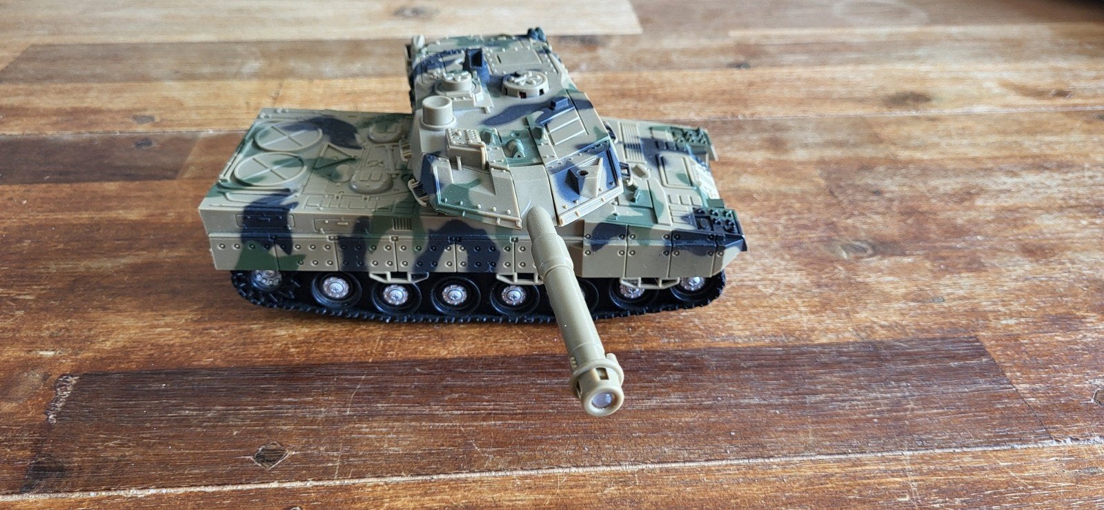 Camo Tank Speelgoed - Rijdt en Maakt Geluid, Ophalen of Verzenden