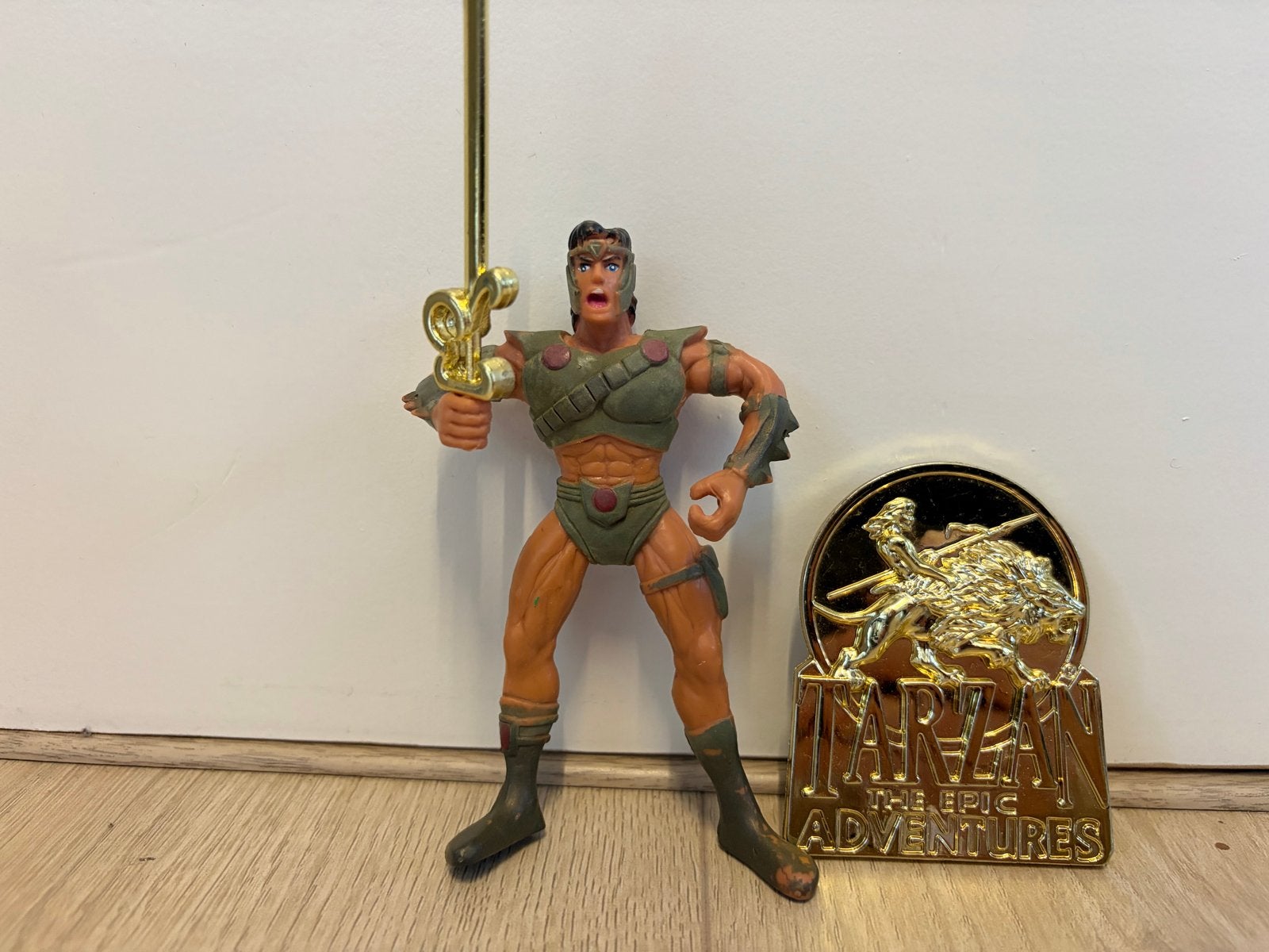 Tarzan Lord of the Jungle actiefiguur met medaille, Kinderen en Baby's, Verzenden, Gebruikt