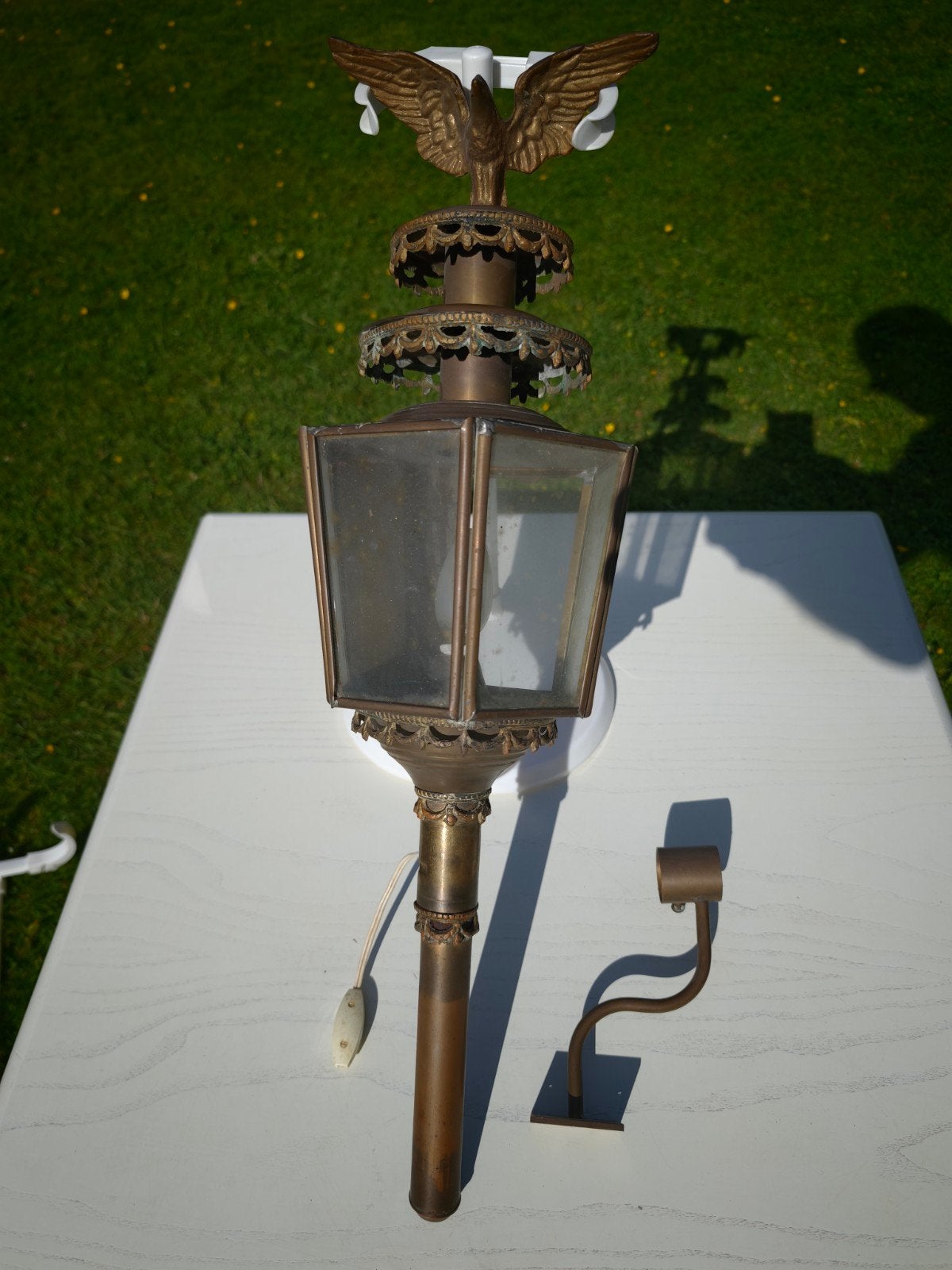 Antieke koperen koetslamp met adelaar, mist 1 glaasje, Ophalen