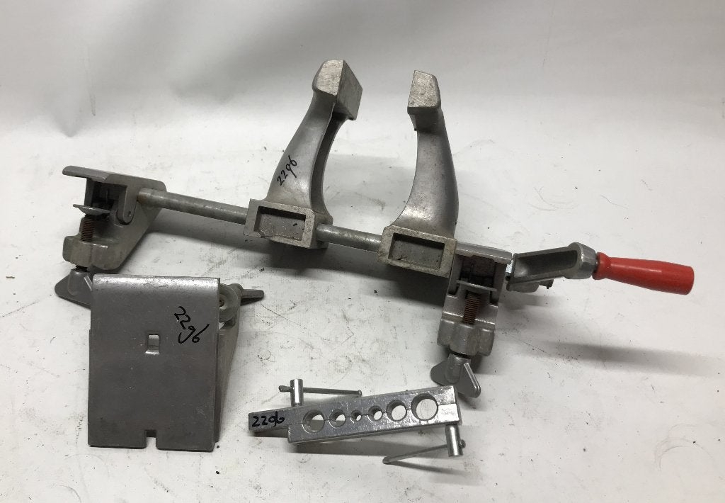 Klem voor rond materiaal en bankschroef, bekbr 100 mm, Ophalen of Verzenden, Gebruikt, 250 mm of meer