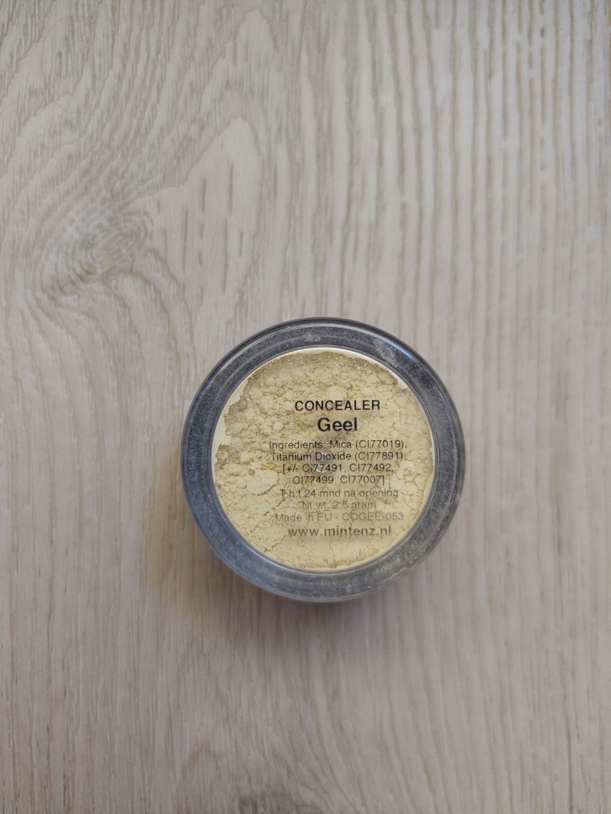 Mintenz concealer geel, Sieraden, Tassen en Uiterlijk, Uiterlijk | Cosmetica en Make-up, Ogen, Geel, Ophalen of Verzenden, Zo goed als nieuw