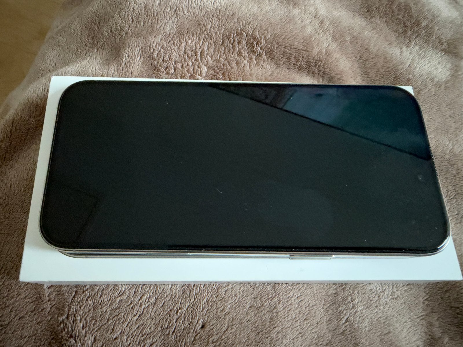 iPhone 16 Pro Max 256GB Zilver - Zo goed als nieuw, 88 %, IPhone 16 Pro Max, Zo goed als nieuw, Zonder simlock