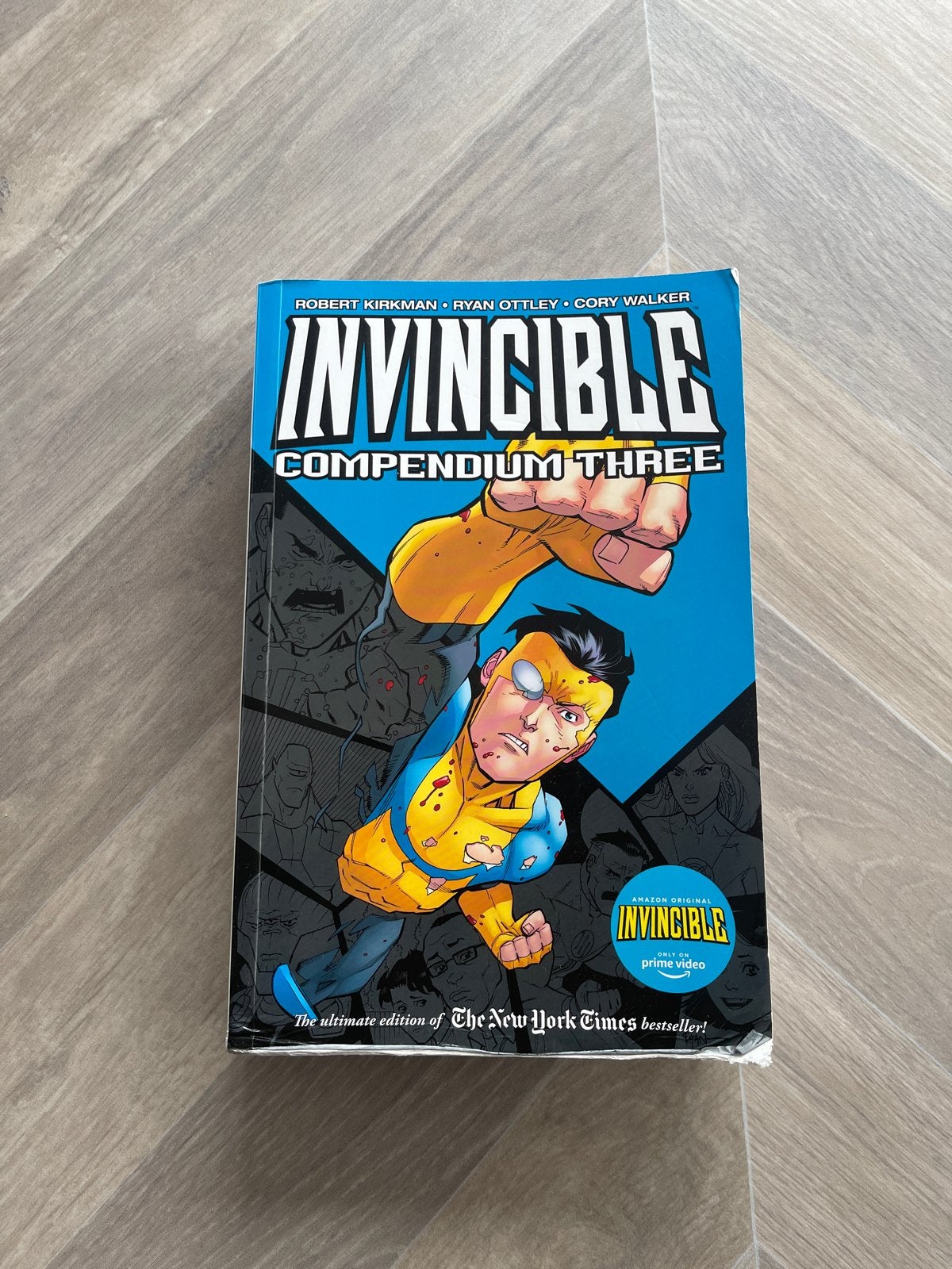 Invincible Compendium Three - Zo goed als nieuw, Eén comic, Ophalen, Zo goed als nieuw, Amerika