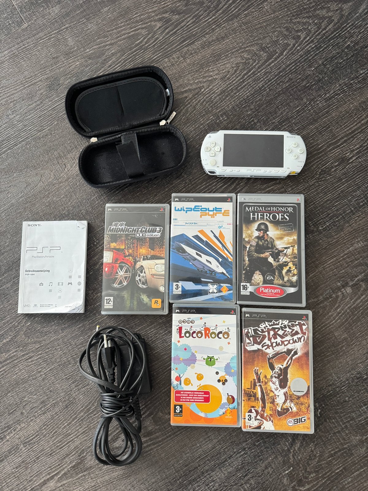 Witte PSP met 5 spellen en hoesje - Batterij mist, Avontuur en Actie, Gebruikt, 1 speler, Ophalen of Verzenden