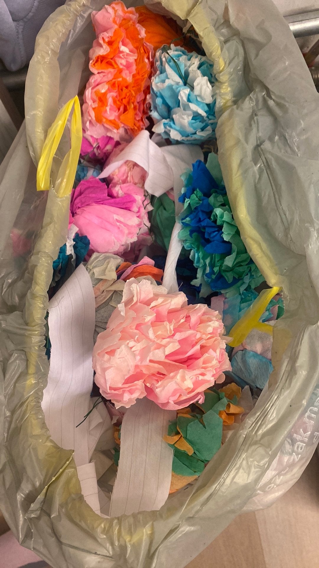 Papier-Maché roosjes, Ophalen of Verzenden, Zo goed als nieuw, Versiering