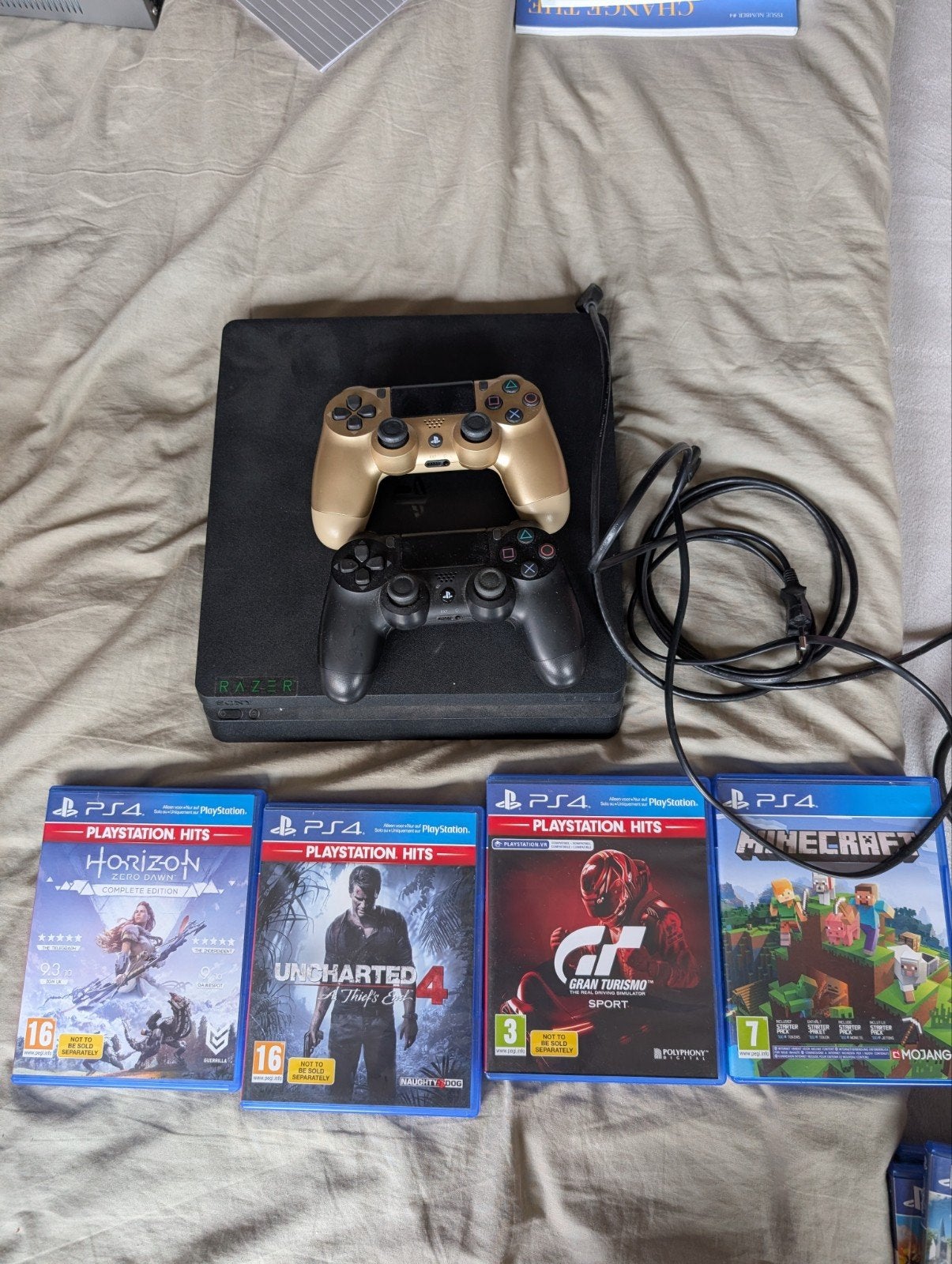 PlayStation 4 Slim met 2 controllers en 4 games, Ophalen, Gebruikt, Overige genres, Eén computer