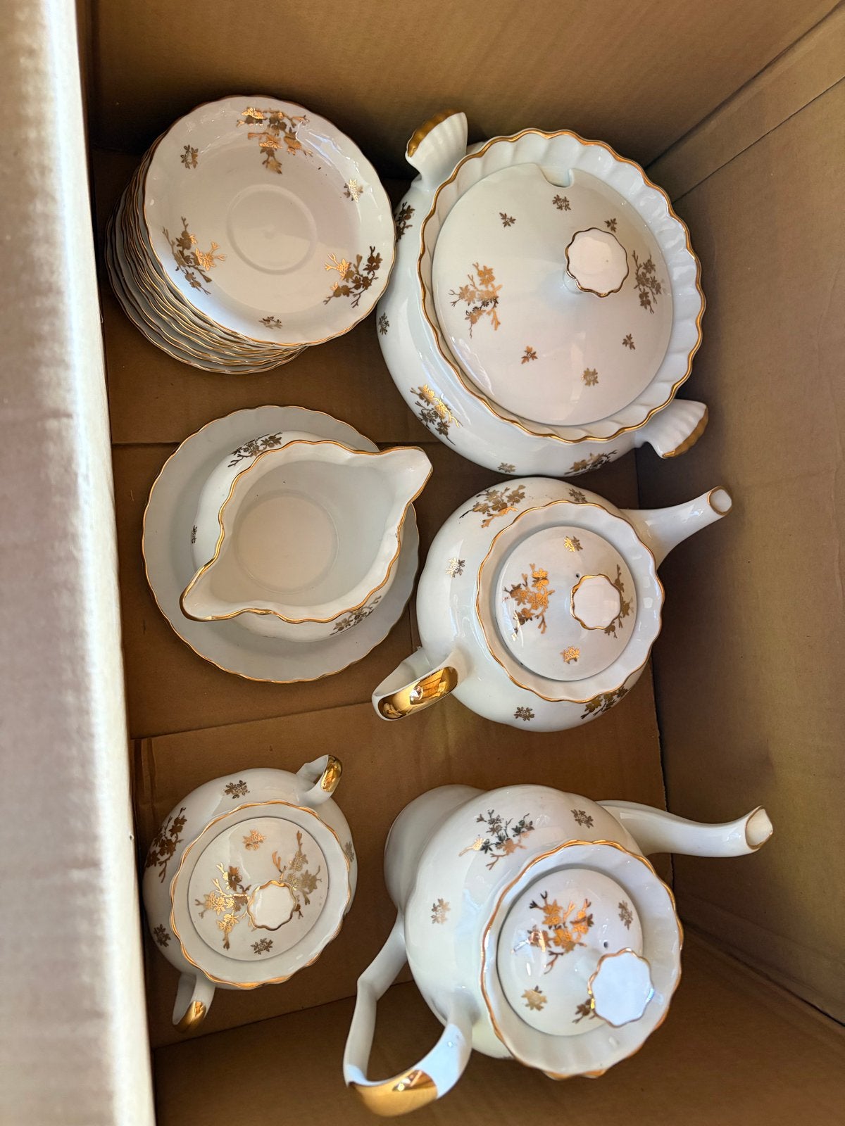 Groot Mosa servies met gouden decoratie, Ophalen