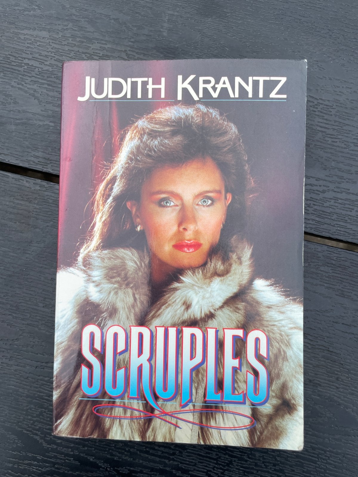 Scruples - Judith Krantz (Nederlandstalig), Ophalen of Verzenden, Gelezen, Nederland