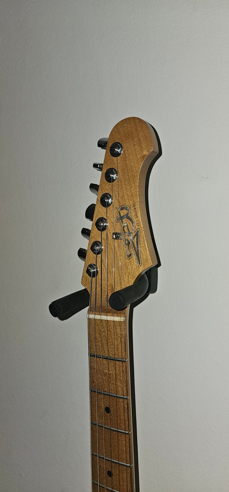 Foto 4 van JET Guitars JS-300 met nieuwe locking tuners en gitaartas