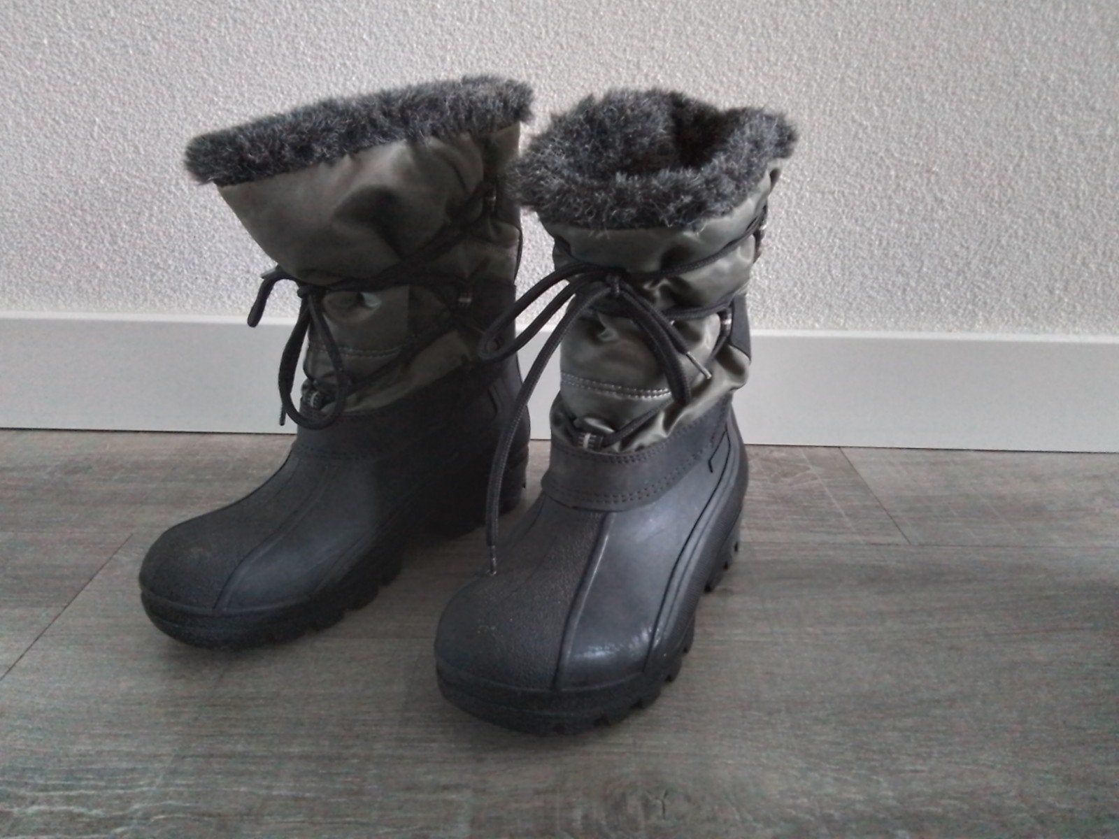 Snowboots maat 37 erstaat 38 onder vallen kleiner, Ophalen of Verzenden