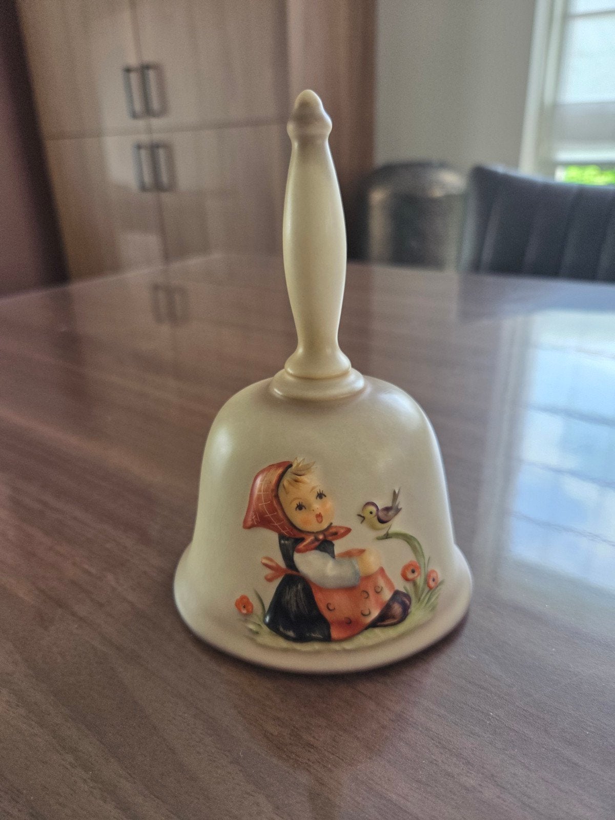 Te koop Hummel "Annual Bell", Ophalen of Verzenden, Zo goed als nieuw, Porselein, Kop en/of schotel