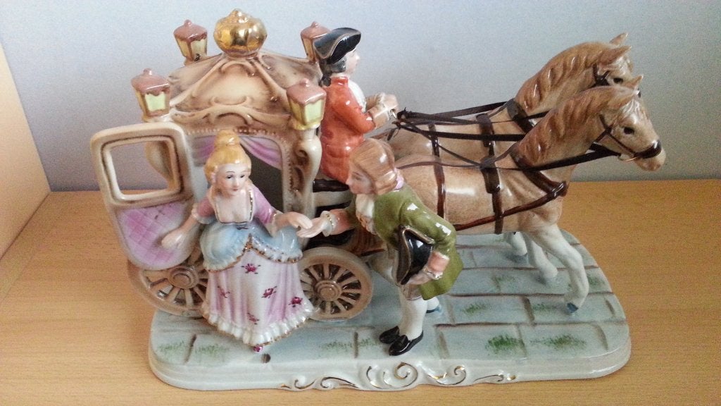 Uniek beeld KOETS met PAARDEN romantisch 18e-eeuws tafereel, Ophalen of Verzenden, Zo goed als nieuw, Steen/keramiek, Brocante