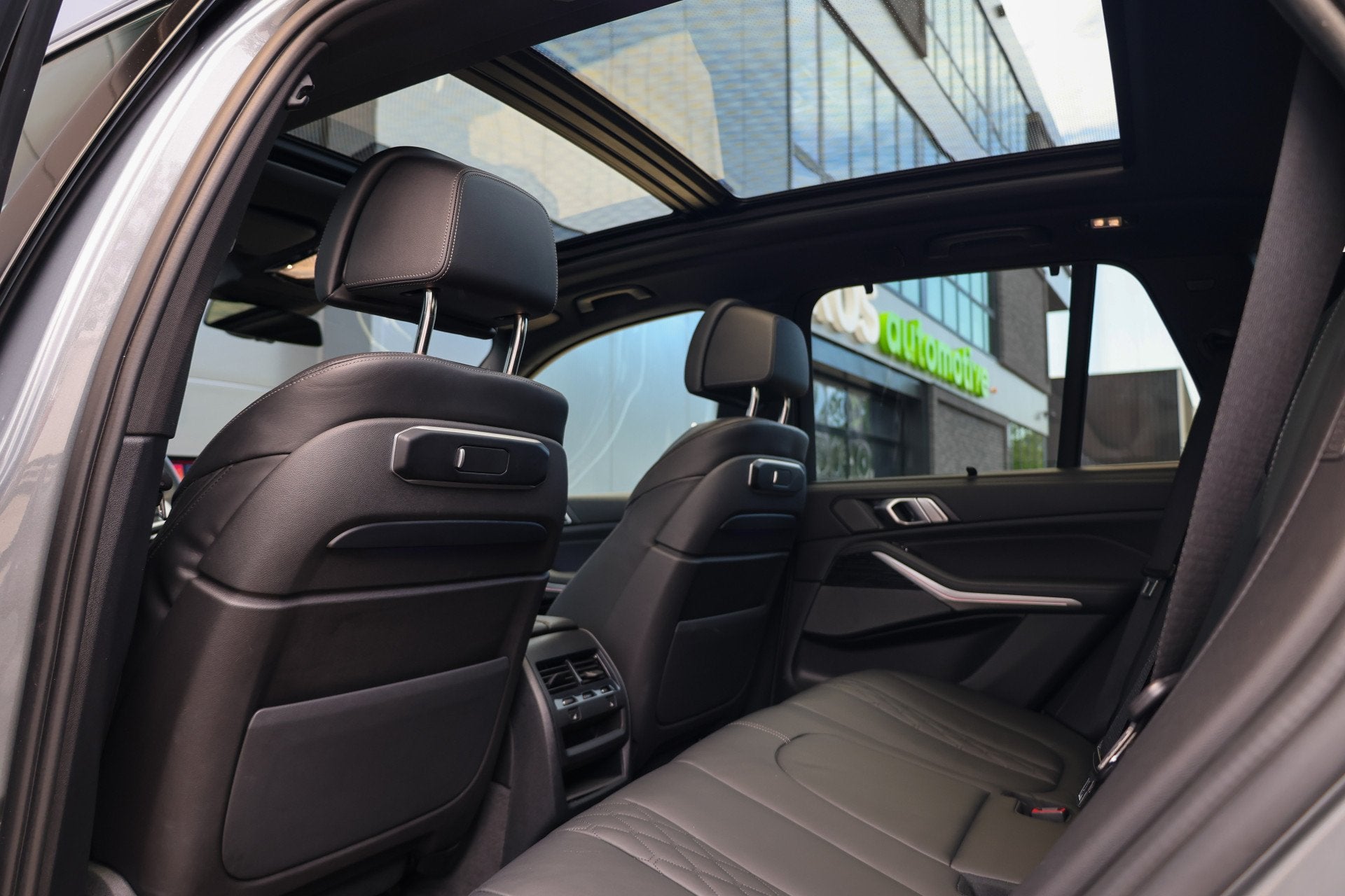 Foto 54 van BMW X5 xDrive50e | BTW | SKYLOUNGE | 22 INCH | COMFORTSTOELE