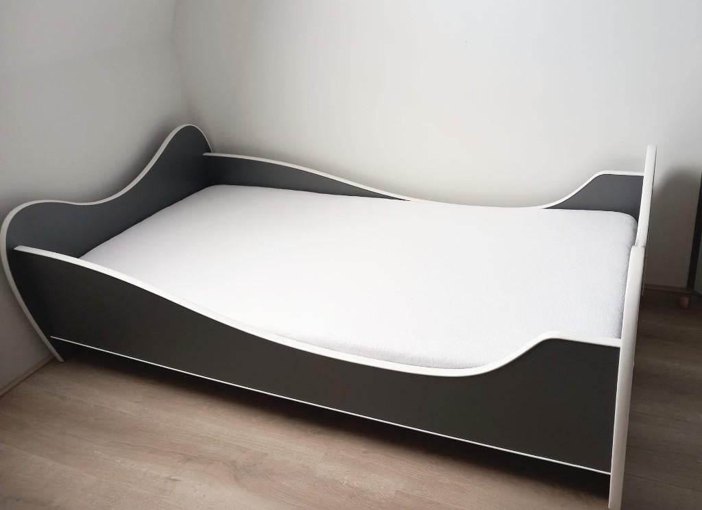 Kinderbed met matras, 85 tot 100 cm, Zo goed als nieuw, 160 tot 180 cm, Ophalen