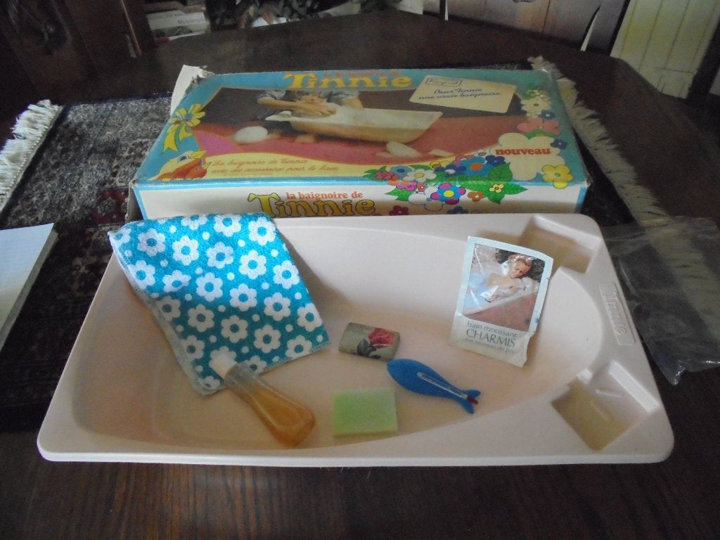 Poppenbad merk Tinnie ( in doos ) met popje ( jaren 70 ), Verzamelen, Speelgoed, Ophalen of Verzenden, Zo goed als nieuw