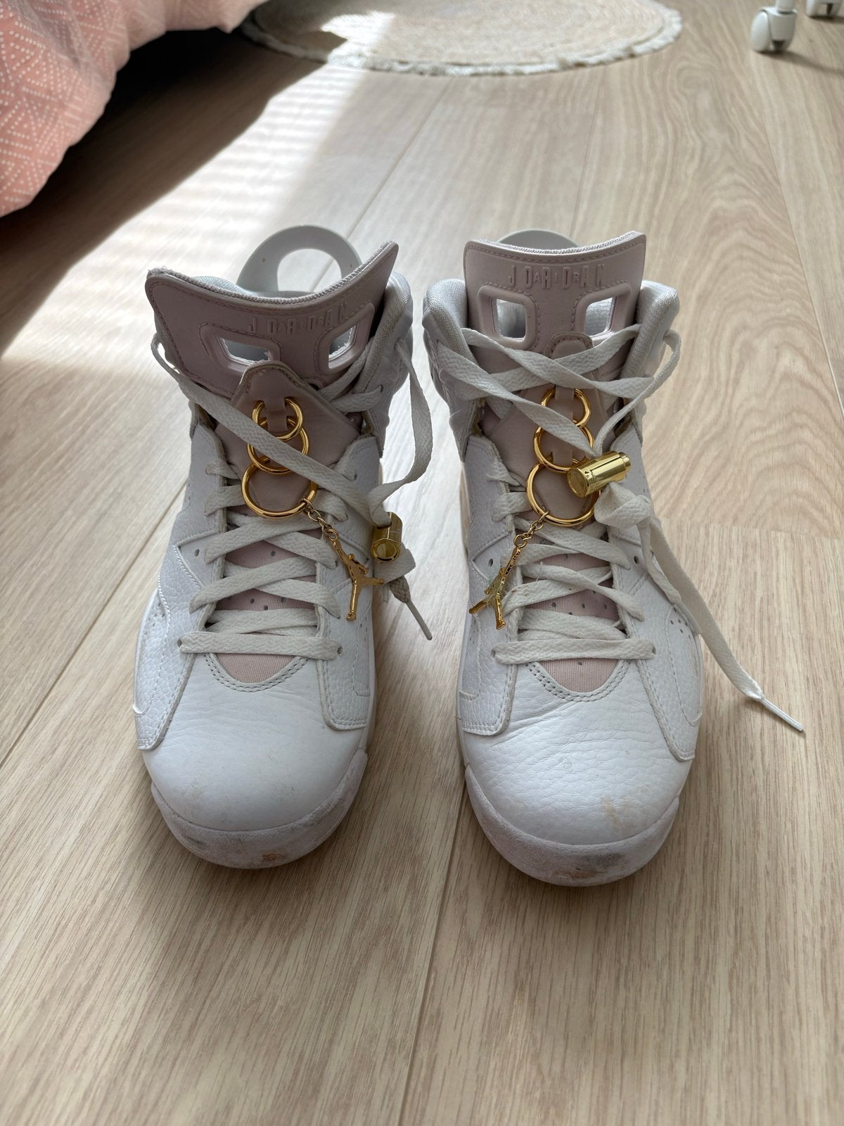 Nike Air Jordan 6 Retro "Gold Hoops" (DH9696-100) - Maat 40, Ophalen of Verzenden, Sneakers of Gympen, Roze, Gedragen