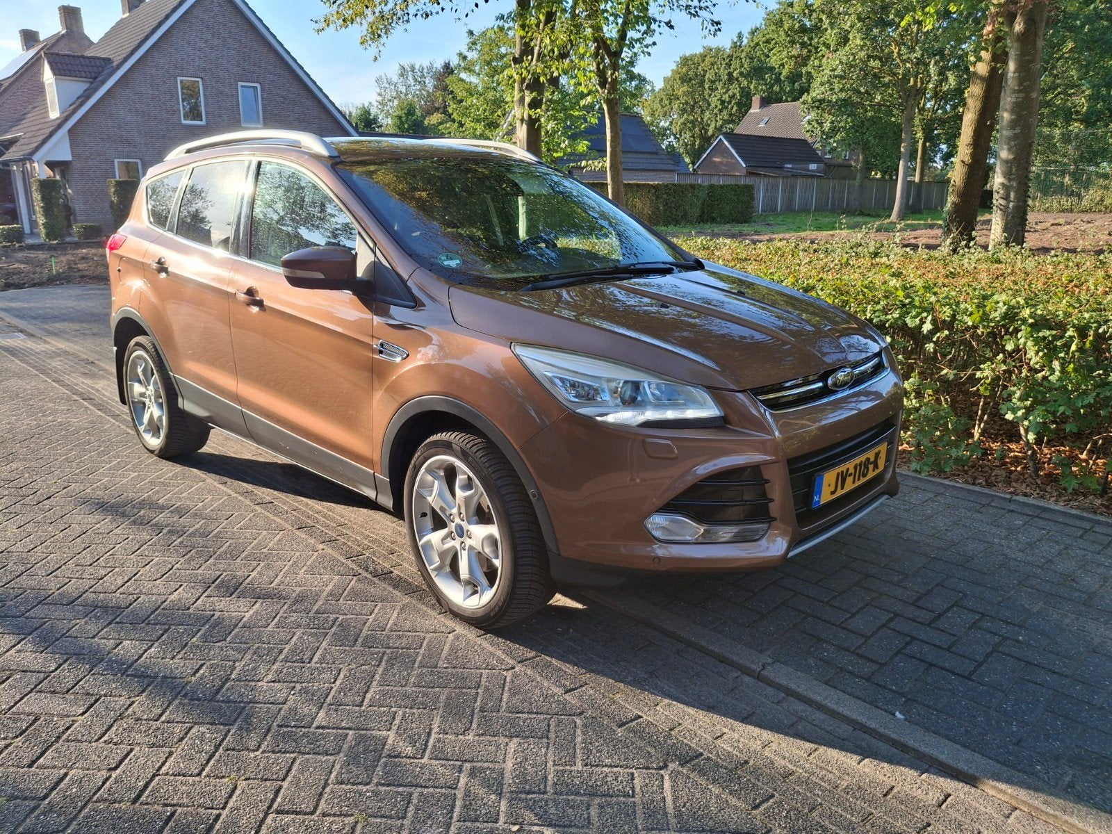 Ford Kuga 1.6 T 134KW AWD Powershift 2013 Bruin, Zwart, 4 cilinders, Bruin, Electronic Stability Program (ESP)