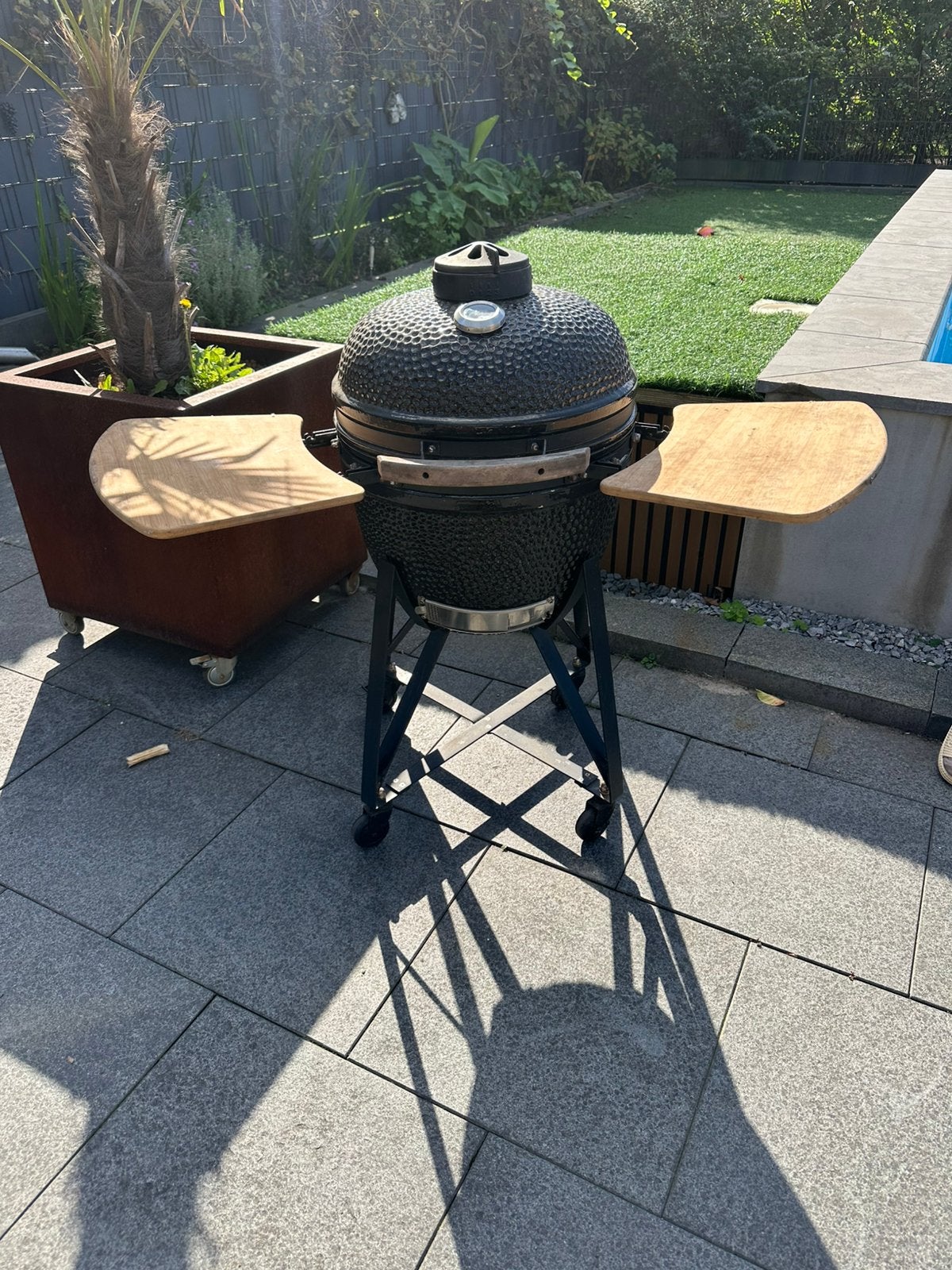 Kamado BBQ Ø 51 cm – met onderstel en accessoires, Ophalen, Zo goed als nieuw