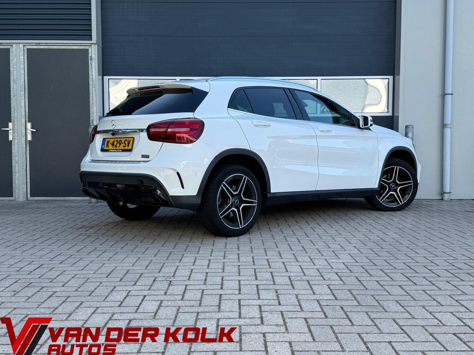 Mercedes GLA-klasse 180 Business Solution AMG Upgrade Editio, Gebruikt, Euro 6, 4 cilinders, 715 kg