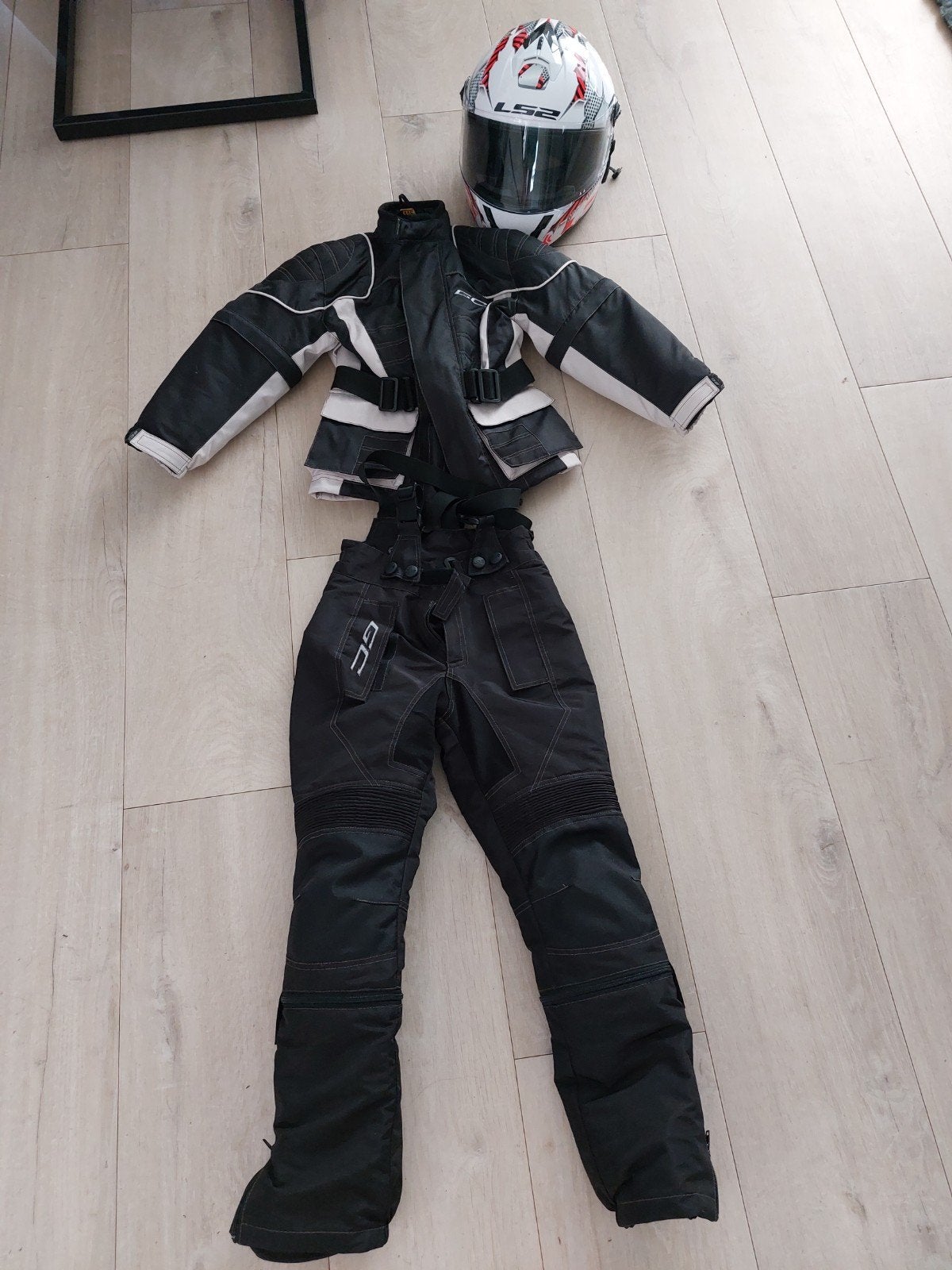 Complete motorset voor kinderen: jas, broek en helm, Motoren, Ophalen of Verzenden, Tweedehands, Kinderen, GC