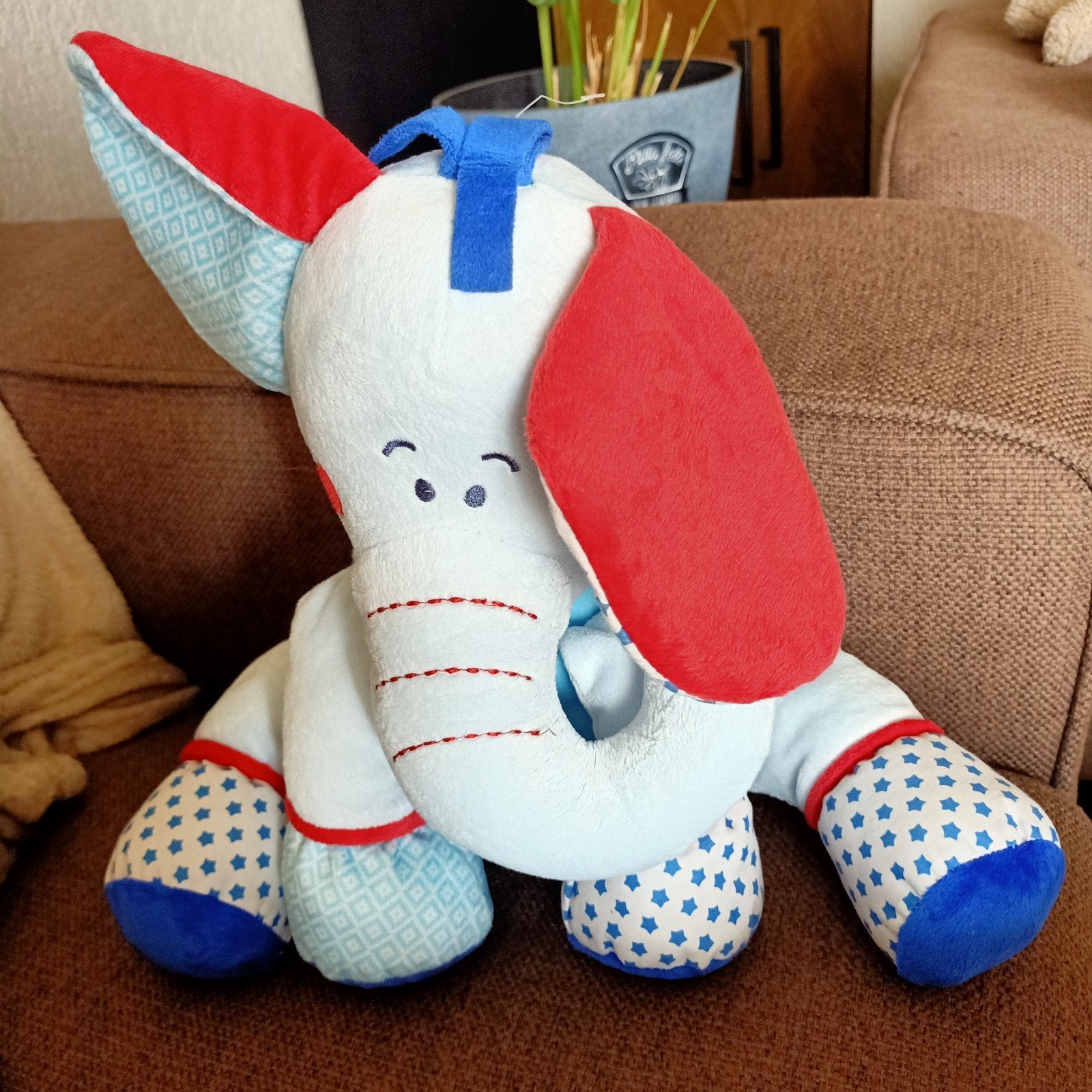 Tiamo zittende olifant, ollie, Blauw rood wit., Ophalen of Verzenden, Zo goed als nieuw, Middelgroot (20 tot 80 cm), Tiamo