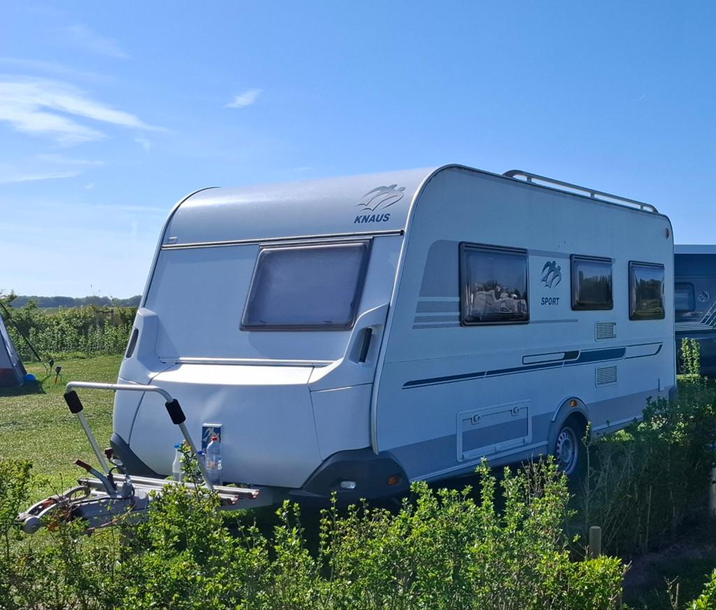 Knaus Sport 450 FU met Voortent Airco+Mover+Fietsendrager, Caravans en Kamperen, Rondzit, Frans bed, Particulier, 4 tot 5 meter