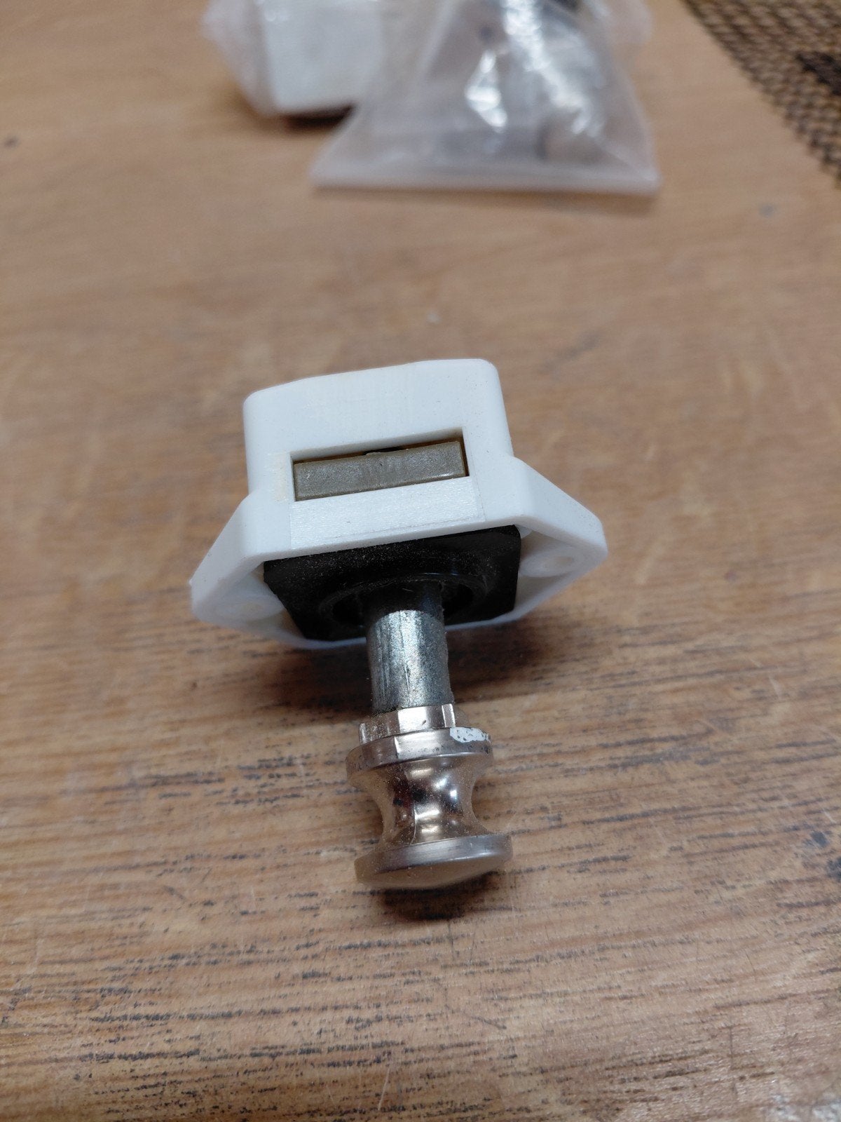3x Caravan Camper Kast Sluiting Push Lock, Caravans en Kamperen, Ophalen of Verzenden, Gebruikt