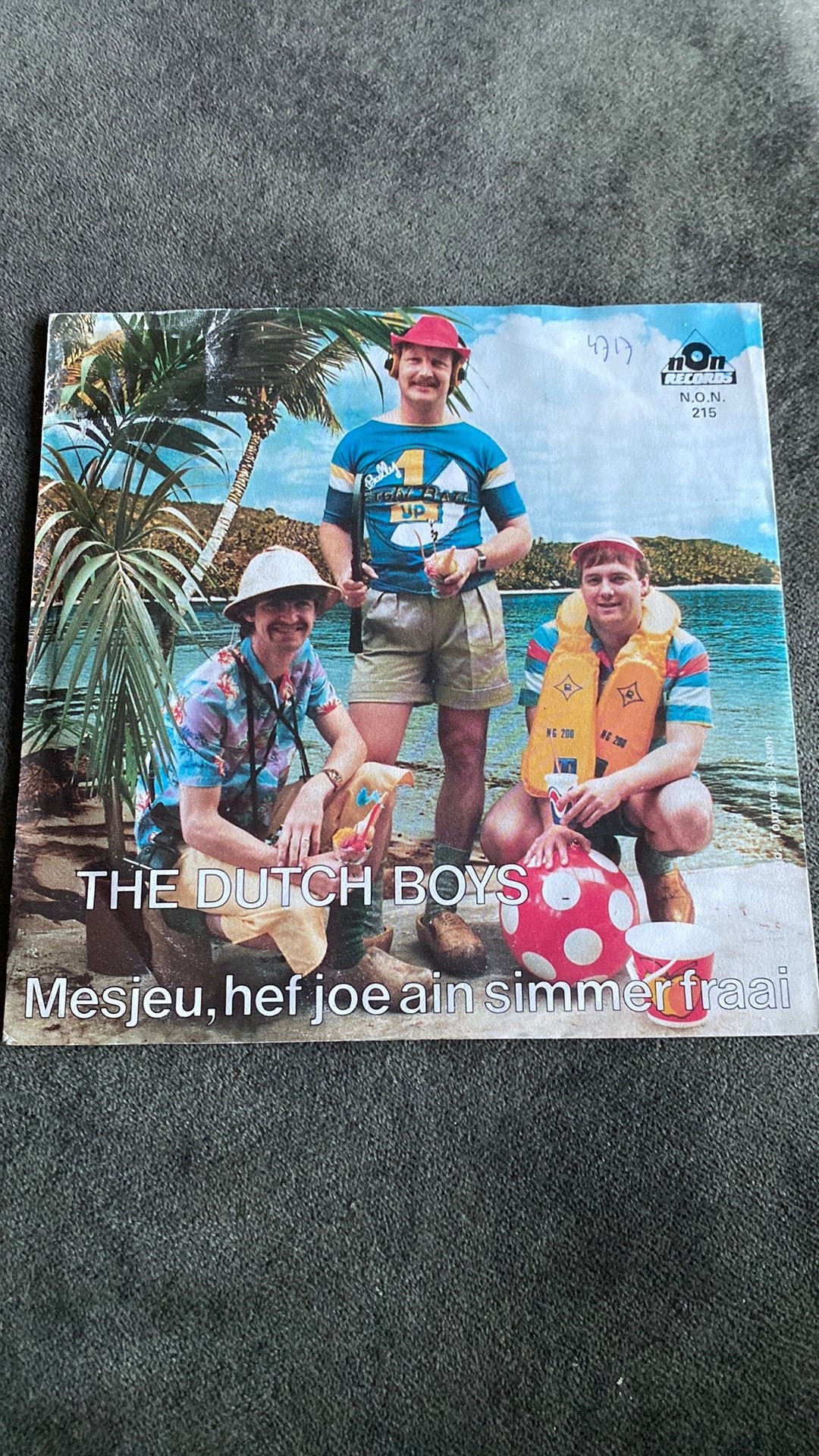 Vinyl single the Dutch Boys Mesjeu hef joe ain simmer fraai, Ophalen of Verzenden, Zo goed als nieuw, Nederlandstalig