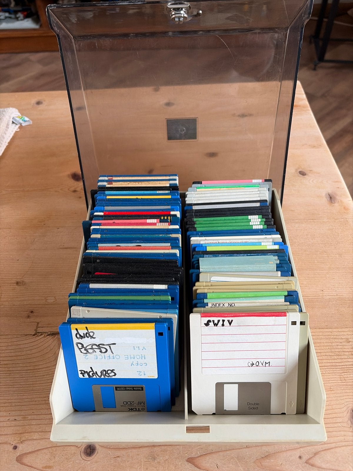 Vintage diskettestation met 50+ diskettes voornamelijk amiga, Computers en Software, Ophalen of Verzenden