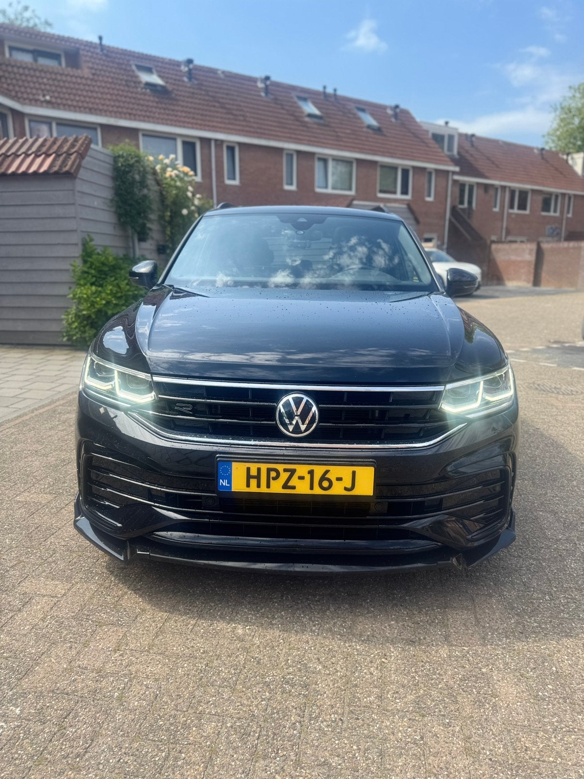 Bomvolle Tiguan 1.5 TSI ACT 3x r line black style, 1441 kg, 4 cilinders, Zwart, 14 km/l
