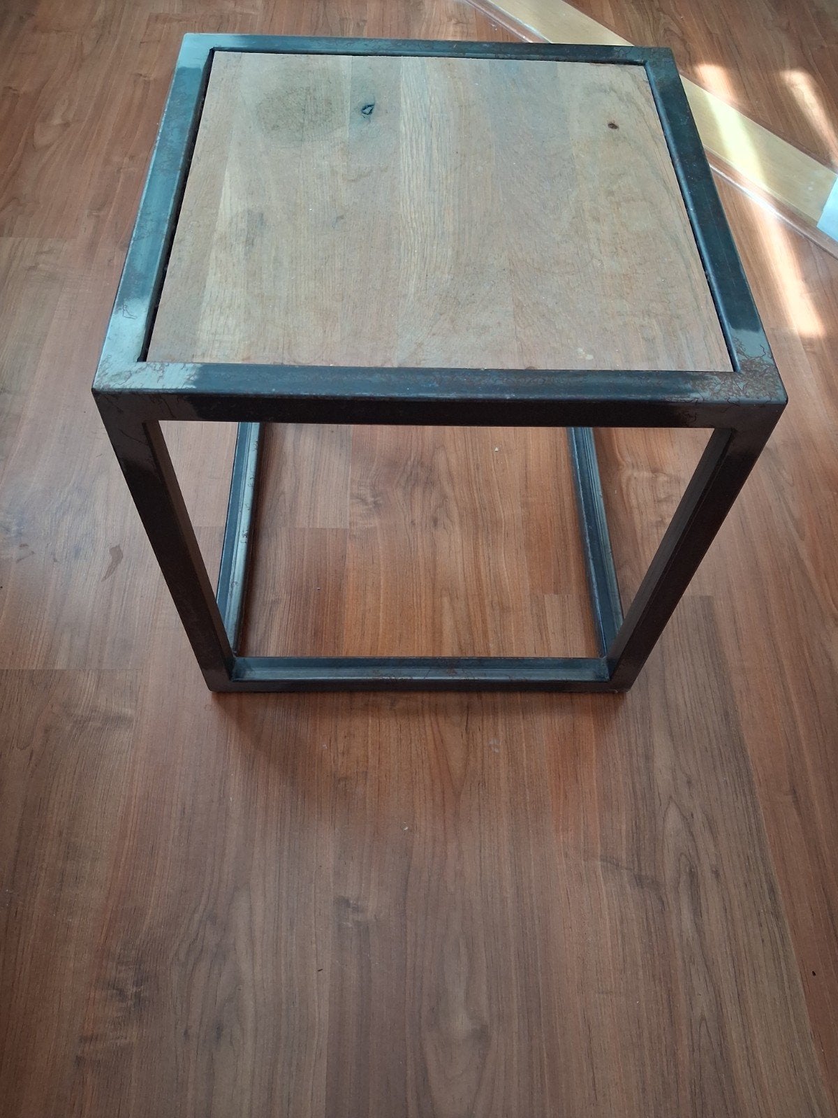 Metalen bijzettafeltje met houten bovenblad, Ophalen, 50 tot 100 cm, Rond, 50 tot 100 cm