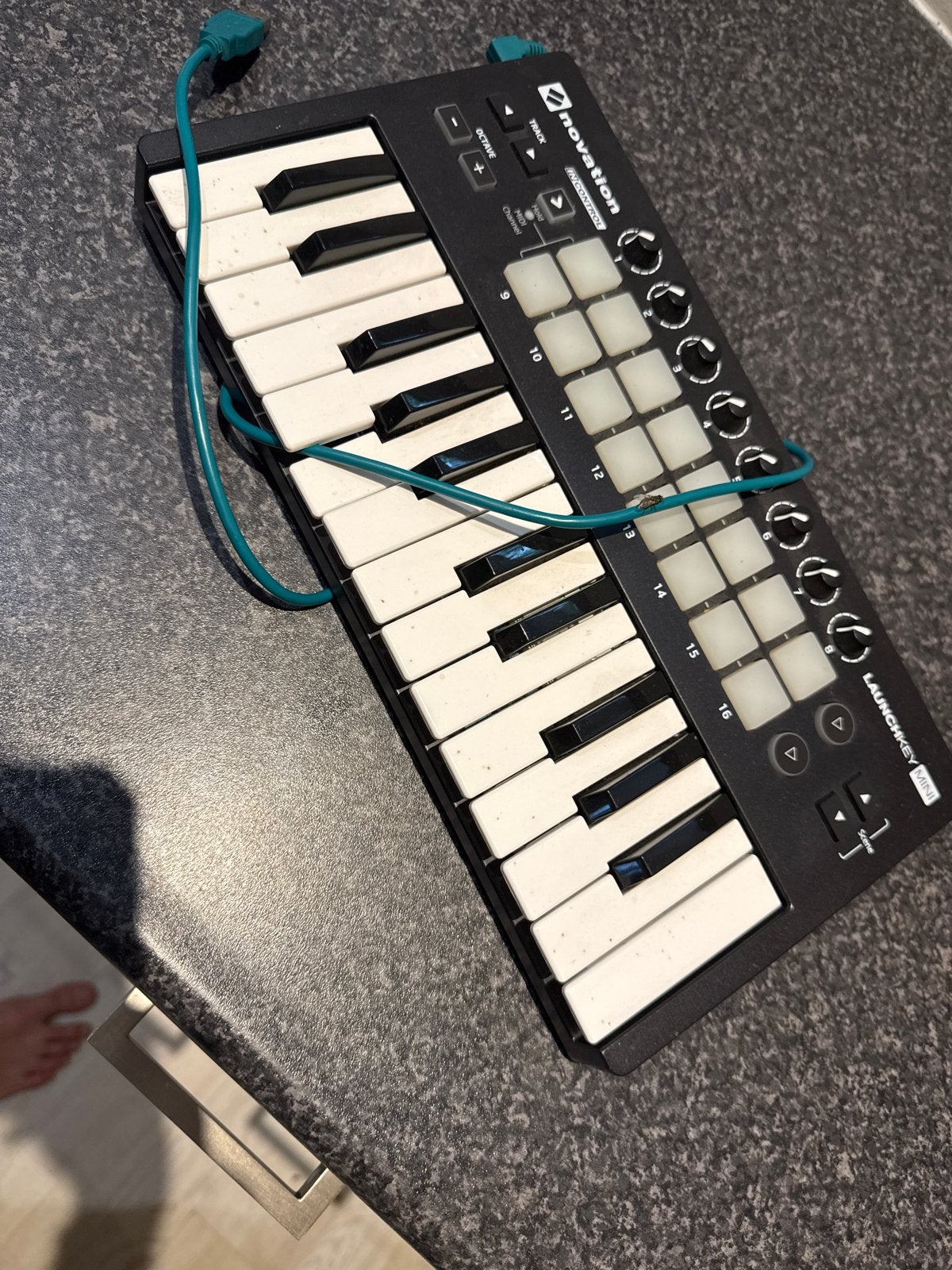 Novation Launchkey Mini MIDI Keyboard Controller, Overige merken, Gebruikt, Aanslaggevoelig, Overige aantallen