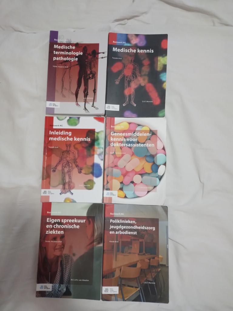 Studieboeken opleiding Doktersassistent, Ophalen of Verzenden, Zo goed als nieuw, MBO, Basiswerk AG