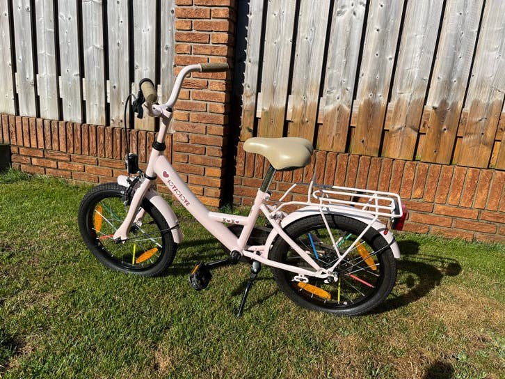 Leuke roze meisjesfiets 16 inch met bagagedrager, Fietsen en Brommers, Fietsen | Meisjes, Ophalen, Terugtraprem, Gebruikt, Handrem