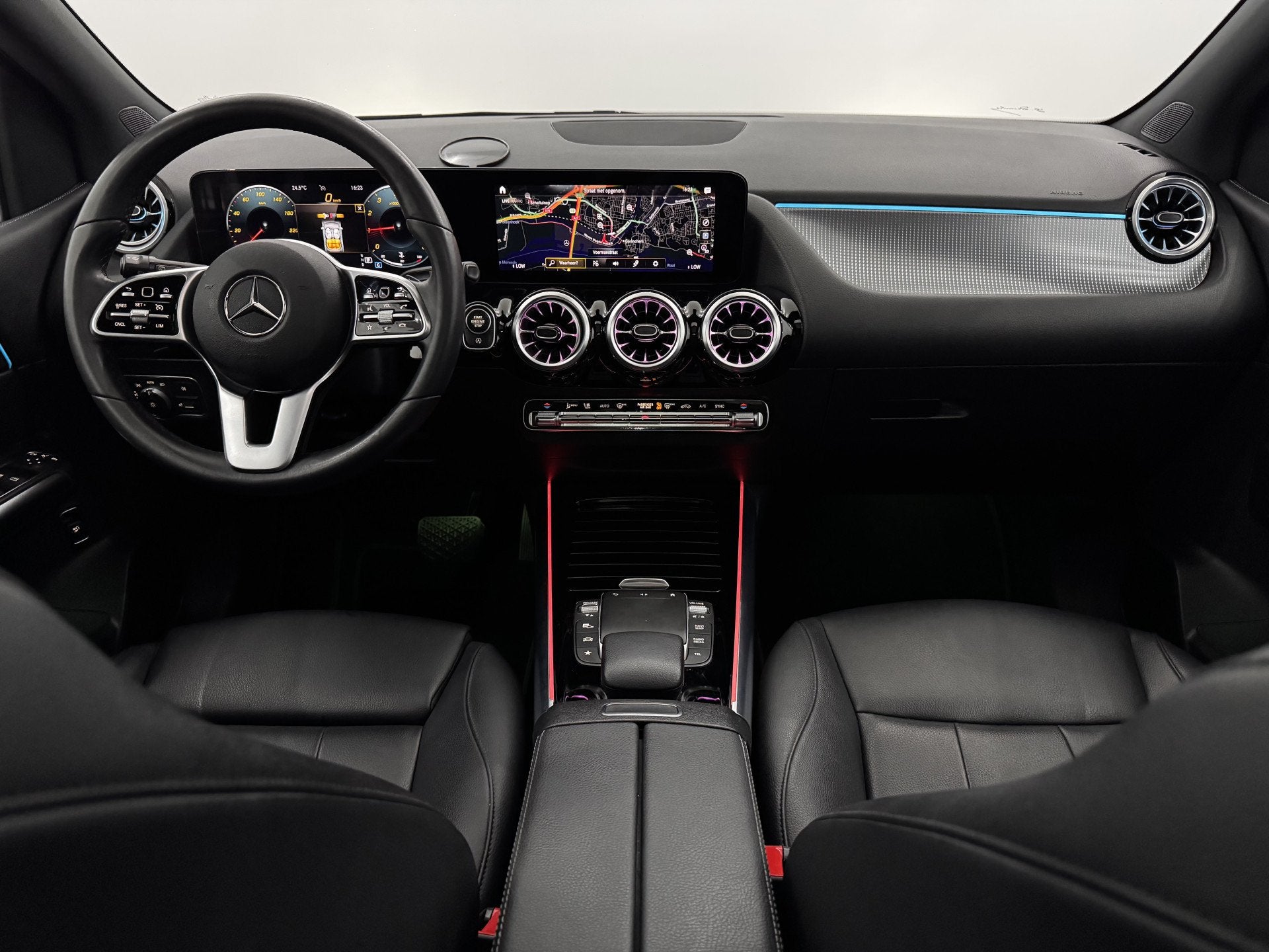 Mercedes-Benz B-Klasse 180 Business Solution Luxury Pano, Le, Auto's, 136 pk, Gebruikt, Euro 6, 4 cilinders