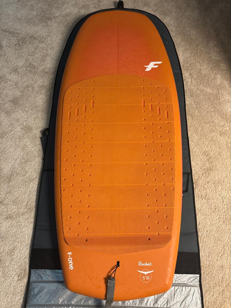 Complete beginners set F-One Rocket 5'10", Phantom 1480 Foil, Watersport en Boten, Wingsurfen, Ophalen of Verzenden, Zo goed als nieuw