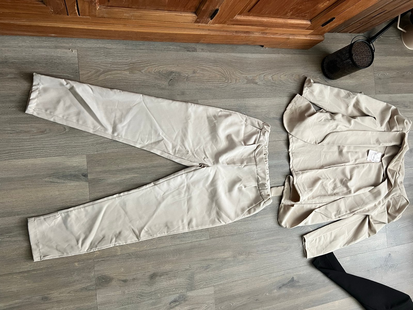 Nieuw Beige Pak: Broek en Blazer Set, Kleding | Dames, Broeken en Pantalons, Beige, Nieuw, Ophalen of Verzenden, Maat 36 (S)