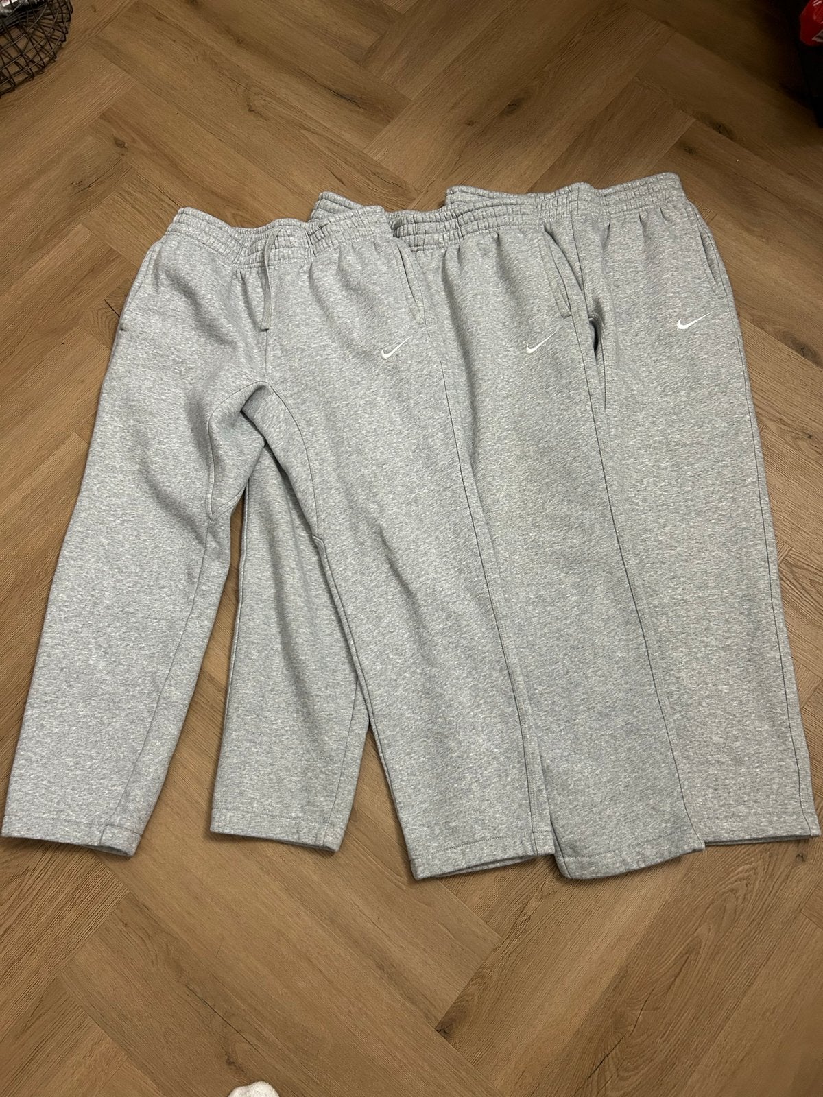 Nike joggingbroek grijs - Maat M (valt als S), Ophalen of Verzenden, Zo goed als nieuw, Maat 36 (S), Grijs
