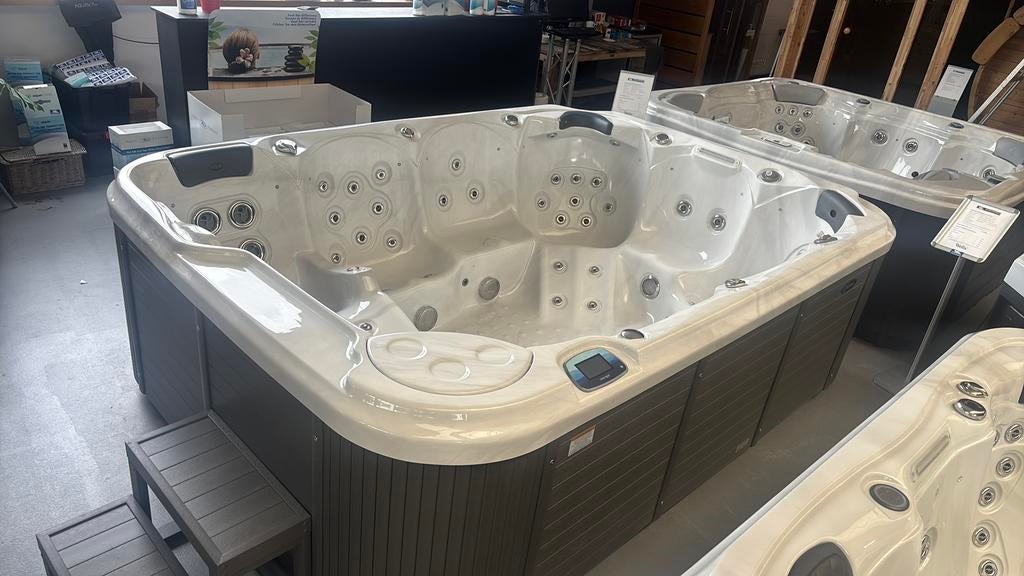 Vivo Spa 512-N 305x244x92 cm GROTE jacuzzi 8 personen, Ophalen, Nieuw, Inbouw, Trap
