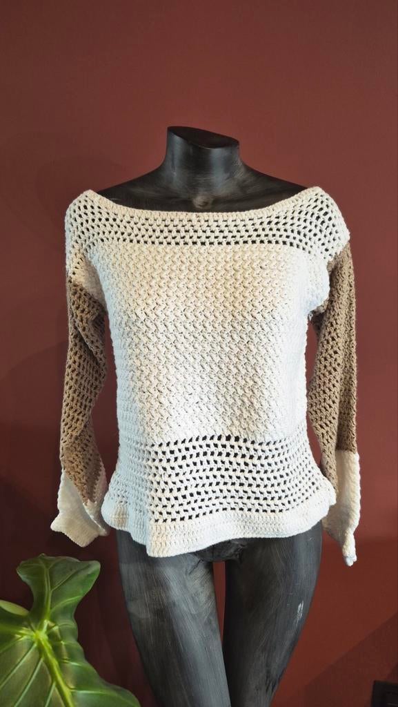 Handgemaakte katoenen trui met gaatjes - Maat M, Kleding | Dames, Truien en Vesten, Ophalen of Verzenden, Nieuw