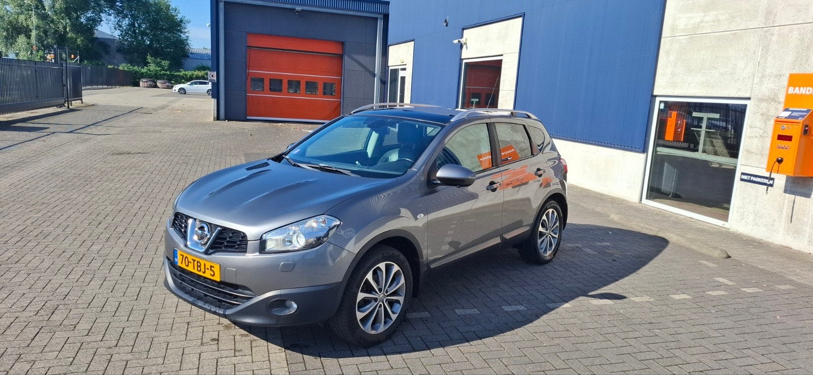 Nissan Qashqai 2.0 2WD CVT 2012 Grijs, Auto's, Zwart, 4 cilinders, Navigatiesysteem, Handgeschakeld